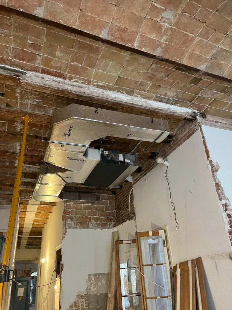 Ducted unit under a Catalan vault